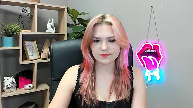 Snapshot of SweetLilyxo chatting on June 26, 6:40 am SweetLilyxo online show from June 26, 6:40 am