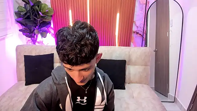 Patrick Howland  online show from February 7, 3:21 am