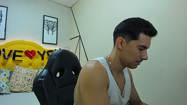 Snapshot of Mike_Conors chatting on February 13, 1:56 am Mike Conors online show from February 13, 1:56 am