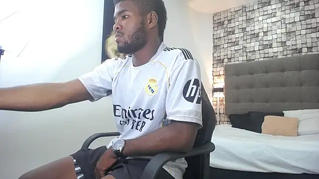 Snapshot of Juan_123__ chatting on June 10, 2:05 pm Juan 123 online show from June 10, 2:05 pm