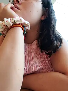 Snapshot of sari237 chatting on July 6, 10:23 am sari237 online show from July 6, 10:23 am