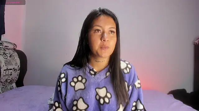 Snapshot of Sharlottee__ chatting on February 9, 9:35 am Sharlottee online show from February 9, 9:35 am