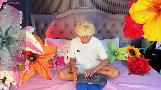 Noa 03 online show from February 25, 7:23 pm