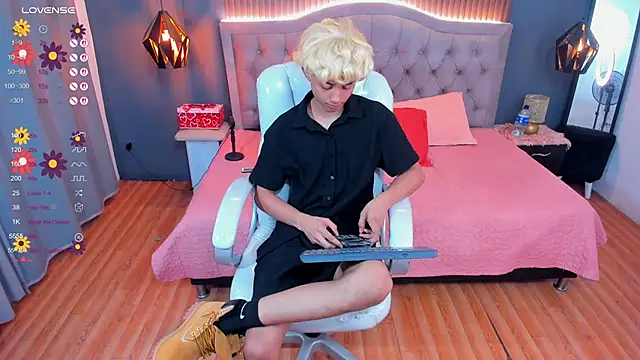 Noa 03 online show from March 6, 12:56 pm