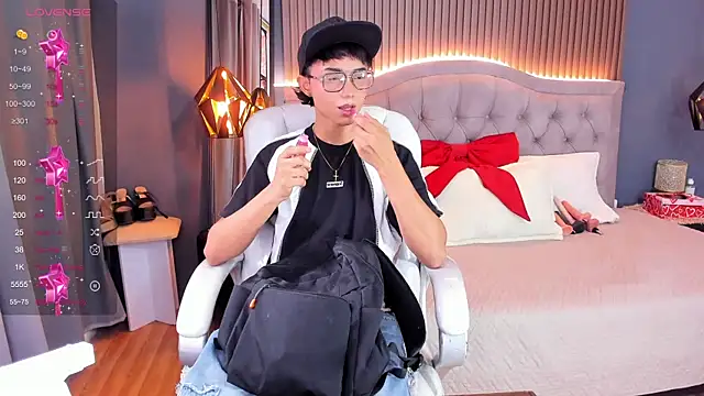 Snapshot of Noa_03 chatting on June 2, 6:10 pm Noa 03 online show from June 2, 6:10 pm