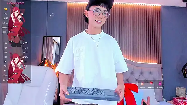 Snapshot of Noa_03 chatting on June 10, 6:18 pm Noa 03 online show from June 10, 6:18 pm