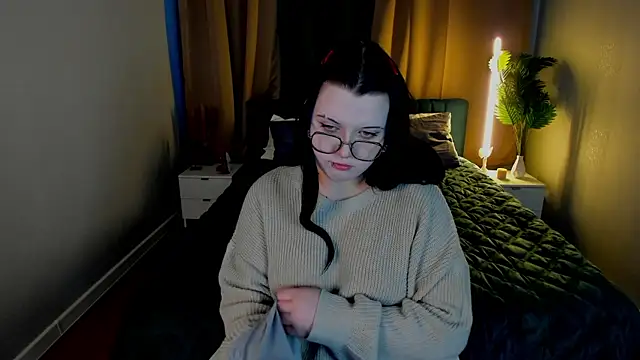 Snapshot of Kira_G0ld chatting on February 26, 1:04 am Kira G0ld online show from February 26, 1:04 am