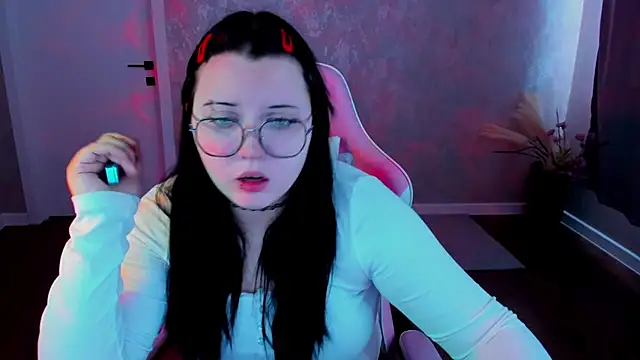 Kira G0ld online show from April 4, 1:04 am