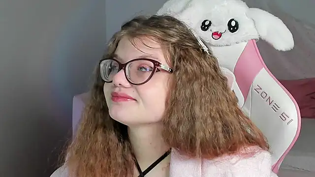 Snapshot of ChloeHalses chatting on February 4, 5:24 am ChloeHalses online show from February 4, 5:24 am