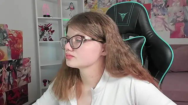 Snapshot of ChloeHalses chatting on February 4, 8:03 pm ChloeHalses online show from February 4, 8:03 pm