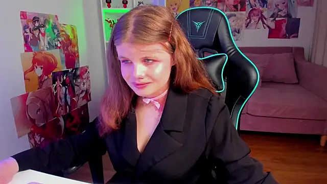 ChloeHalses online show from June 4, 4:13 pm