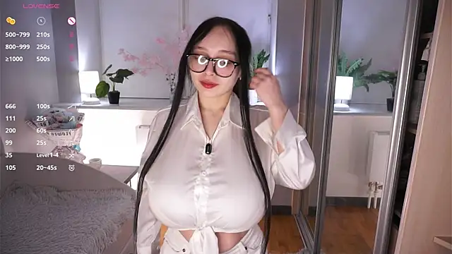 HannaHayles online show from March 16, 5:17 pm