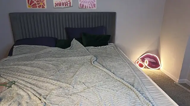 Snapshot of LovingWhisperr chatting on February 21, 1:17 am LovingWhisperr online show from February 21, 1:17 am