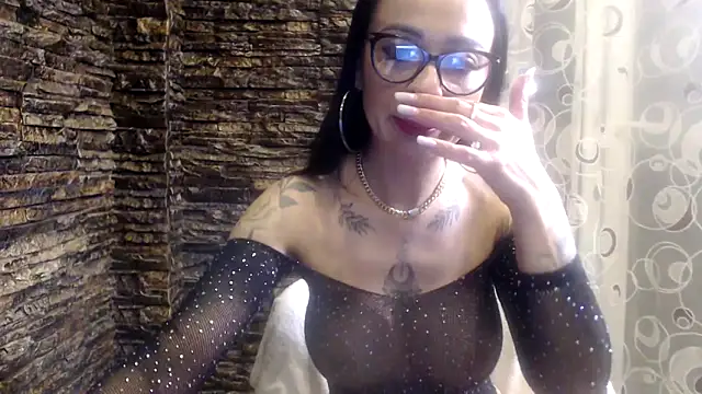 BrianaBloom online show from April 19, 6:10 pm