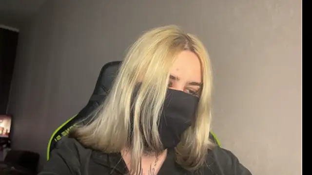 Snapshot of UnaXyling chatting on February 5, 9:14 am UnaXyling online show from February 5, 9:14 am