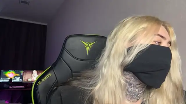 Snapshot of UnaXyling chatting on February 7, 10:08 am UnaXyling online show from February 7, 10:08 am