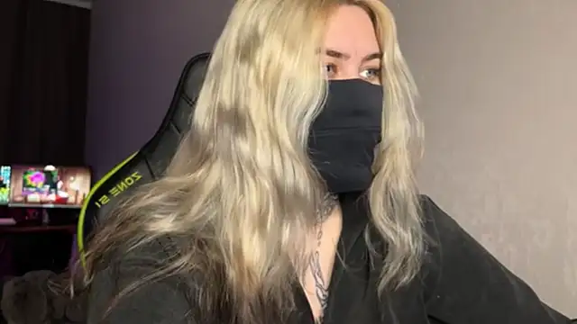 Snapshot of UnaXyling chatting on February 8, 11:08 pm UnaXyling online show from February 8, 11:08 pm