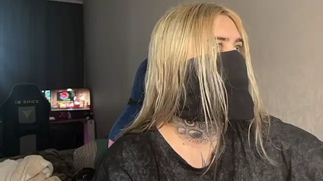 Snapshot of UnaXyling chatting on February 10, 6:28 am UnaXyling online show from February 10, 6:28 am