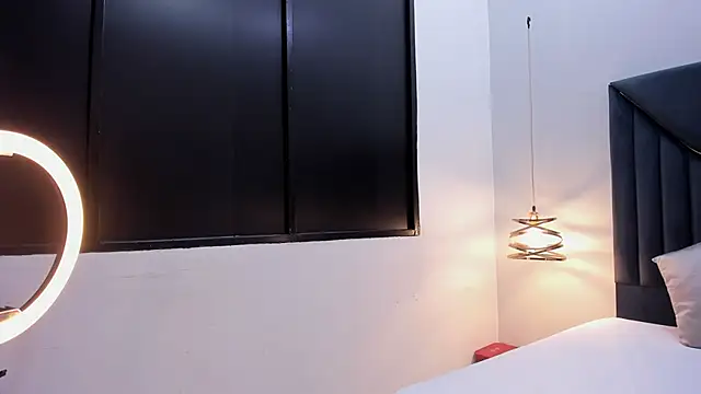 Snapshot of EmilyKartters chatting on February 25, 12:15 pm EmilyKartters online show from February 25, 12:15 pm