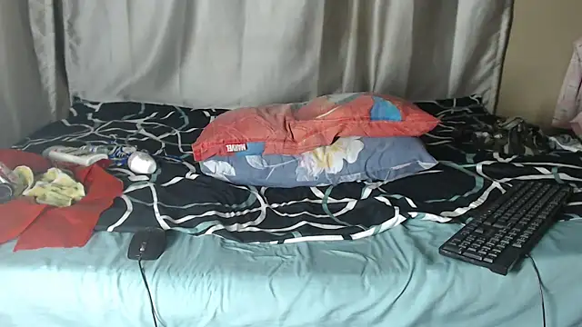 PussyFarrie online show from March 15, 6:30 am