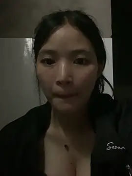 Snapshot of Suzu_xx01 chatting on May 4, 5:31 pm Suzu xx01 online show from May 4, 5:31 pm