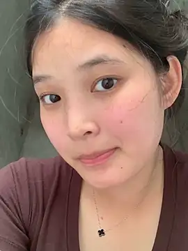 Snapshot of Suzu_xx01 chatting on May 9, 7:35 am Suzu xx01 online show from May 9, 7:35 am