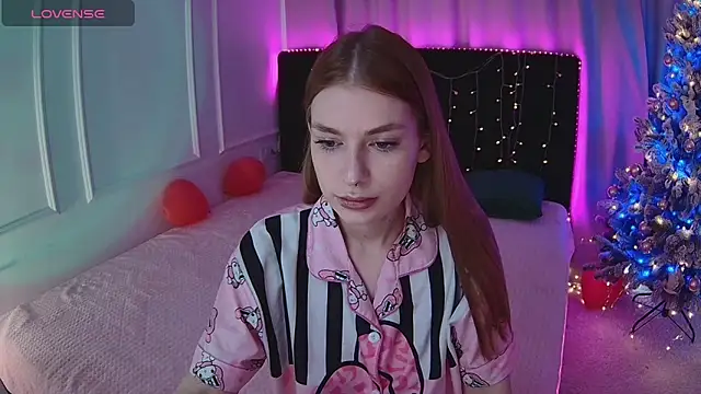 Snapshot of Alisa_Wood chatting on February 19, 3:19 pm Alisa Wood online show from February 19, 3:19 pm