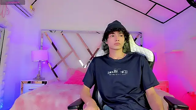 thanier 18 online show from April 14, 7:53 pm