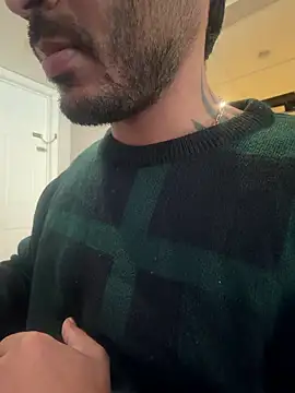 Snapshot of DaggerTie chatting on February 24, 3:10 pm DaggerTie online show from February 24, 3:10 pm