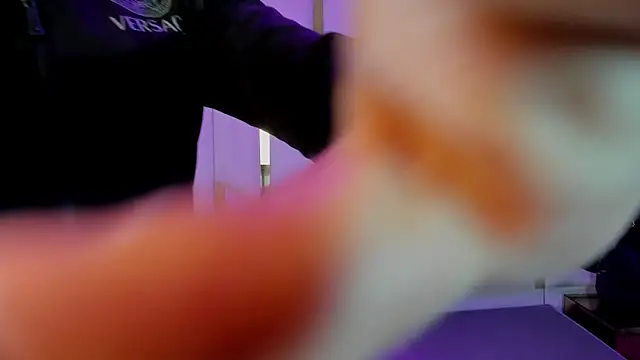 Vaneline2 online show from April 8, 12:05 pm