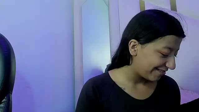 Snapshot of Vaneline2 chatting on April 22, 1:23 pm Vaneline2 online show from April 22, 1:23 pm