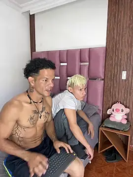 Snapshot of MaxyRyan chatting on February 13, 12:56 pm MaxyRyan online show from February 13, 12:56 pm