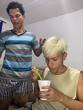 Snapshot of MaxyRyan chatting on February 22, 6:13 am MaxyRyan online show from February 22, 6:13 am