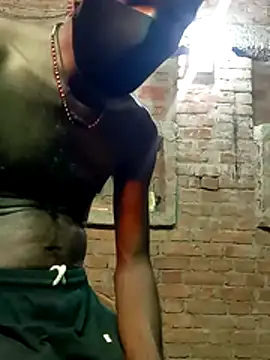 Snapshot of diwana475 chatting on May 5, 3:42 pm diwana475 online show from May 5, 3:42 pm