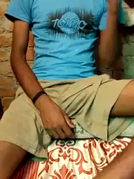 Snapshot of diwana475 chatting on May 8, 3:39 pm diwana475 online show from May 8, 3:39 pm