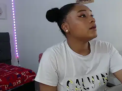 latin riahnna jp online show from March 3, 11:21 pm