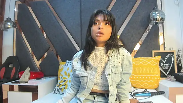 Snapshot of Maggyx chatting on February 23, 1:41 pm Maggyx online show from February 23, 1:41 pm