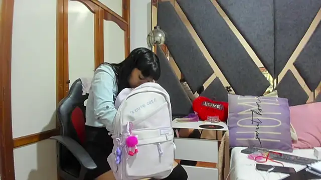 Maggyx online show from March 10, 2:00 pm