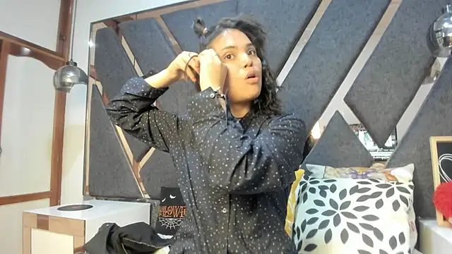 Maggyx online show from March 26, 1:49 pm