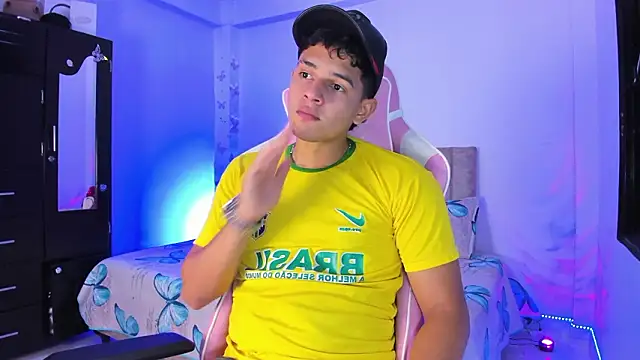 Adrian Prime  online show from March 28, 7:13 pm