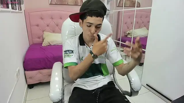 Snapshot of Asher_costa chatting on June 5, 10:04 pm Asher costa online show from June 5, 10:04 pm