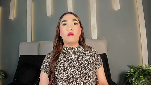 Snapshot of TSExoticFuck chatting on February 14, 7:32 pm TSExoticFuck online show from February 14, 7:32 pm