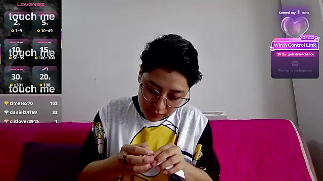 Snapshot of Juliexxxxtasy chatting on February 13, 12:01 pm Juliexxxxtasy online show from February 13, 12:01 pm