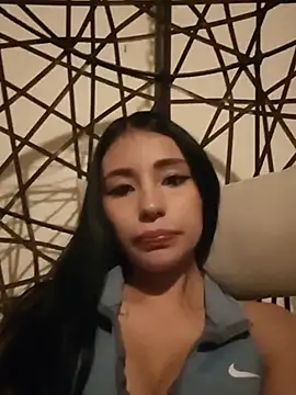 Snapshot of Chloe_Miller_2 chatting on May 18, 1:13 am Chloe Miller 2 online show from May 18, 1:13 am