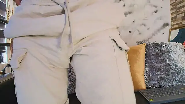 Max Hornye online show from April 8, 3:56 pm