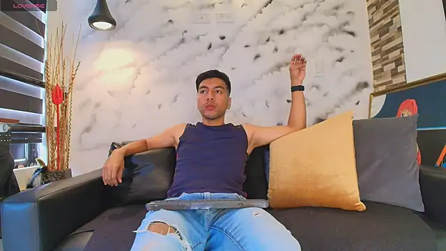 Max Hornye online show from April 13, 7:19 pm