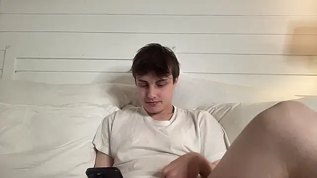 Snapshot of NoahhSkye chatting on February 12, 8:37 pm NoahhSkye online show from February 12, 8:37 pm