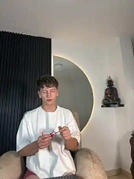 Snapshot of ARON_LUXX chatting on February 7, 3:10 am ARON LUXX online show from February 7, 3:10 am