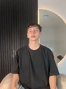 Snapshot of ARON_LUXX chatting on February 11, 3:11 am ARON LUXX online show from February 11, 3:11 am