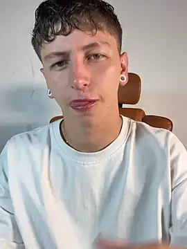 ARON LUXX online show from March 31, 3:12 pm